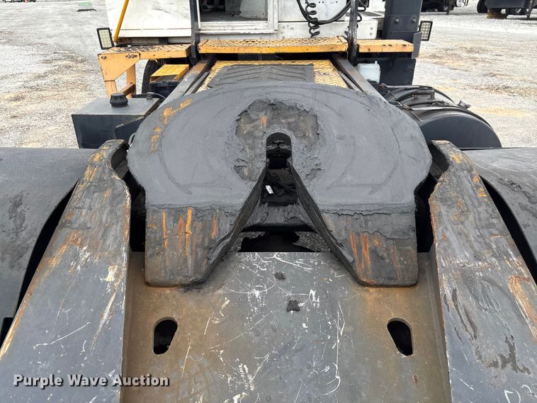 image for item YA2529 2002 Kalmar Ottawa 30 yard truck