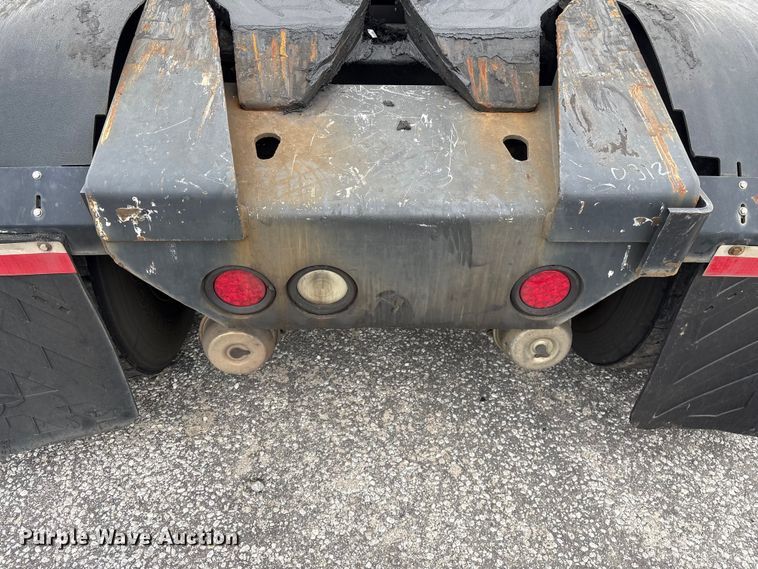 image for item YA2529 2002 Kalmar Ottawa 30 yard truck