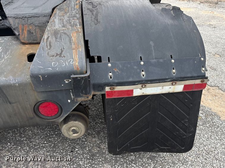 image for item YA2529 2002 Kalmar Ottawa 30 yard truck