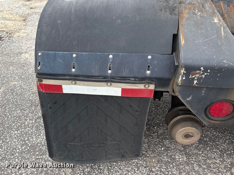 image for item YA2529 2002 Kalmar Ottawa 30 yard truck