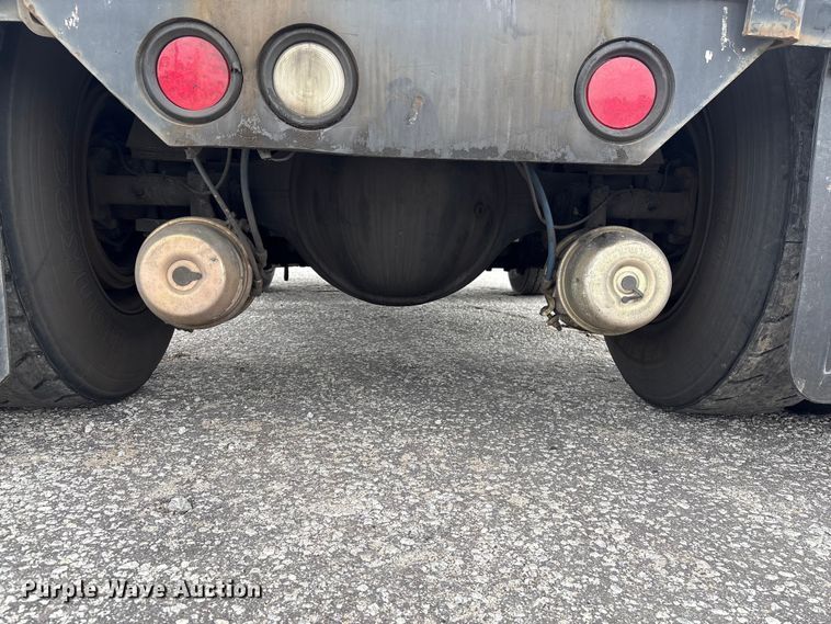 image for item YA2529 2002 Kalmar Ottawa 30 yard truck