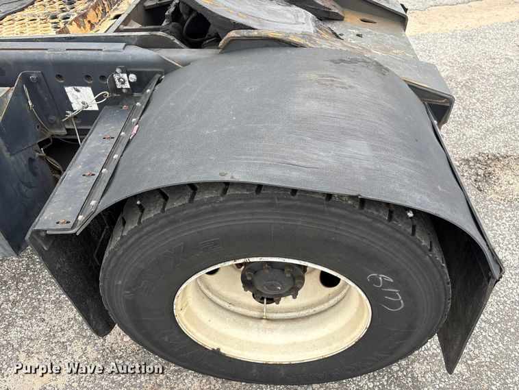 image for item YA2529 2002 Kalmar Ottawa 30 yard truck