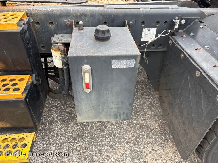 image for item YA2529 2002 Kalmar Ottawa 30 yard truck