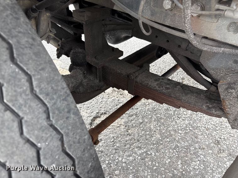 image for item YA2529 2002 Kalmar Ottawa 30 yard truck