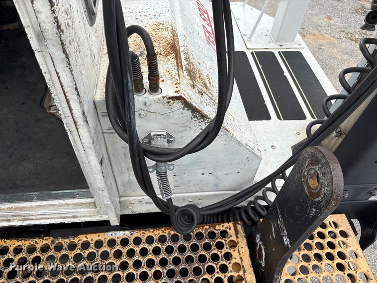 image for item YA2529 2002 Kalmar Ottawa 30 yard truck