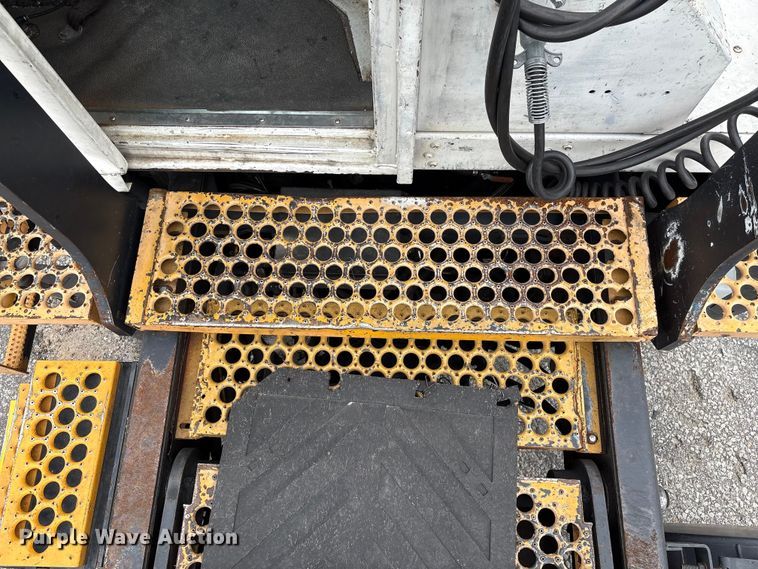 image for item YA2529 2002 Kalmar Ottawa 30 yard truck