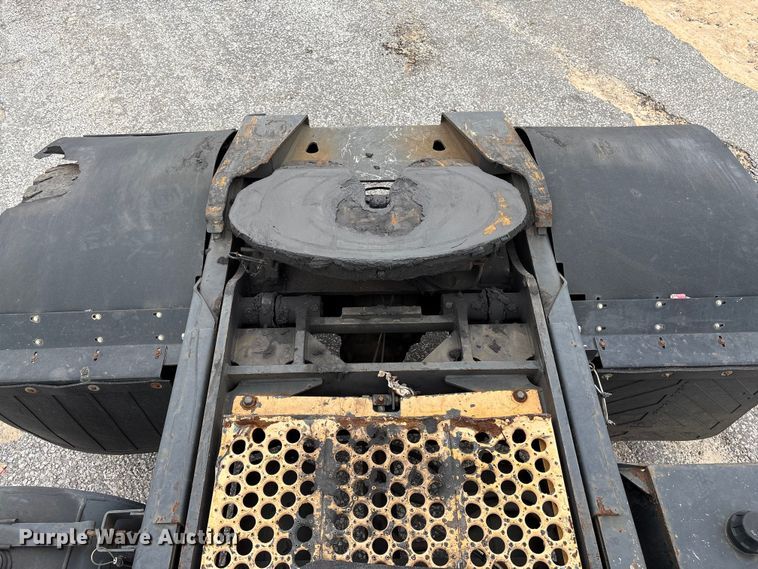 image for item YA2529 2002 Kalmar Ottawa 30 yard truck