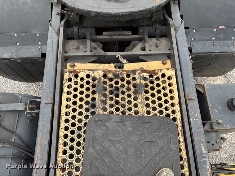 image for item YA2529 2002 Kalmar Ottawa 30 yard truck