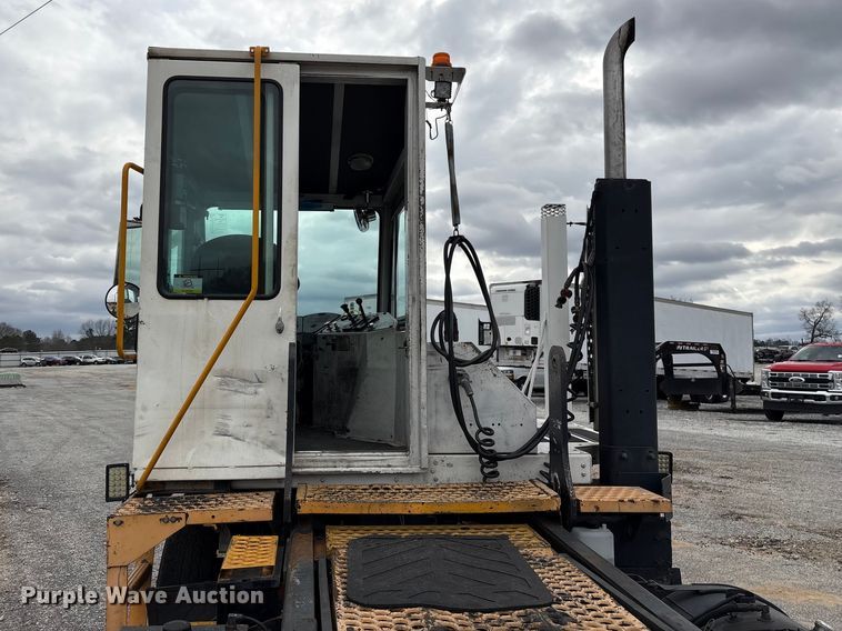 image for item YA2529 2002 Kalmar Ottawa 30 yard truck