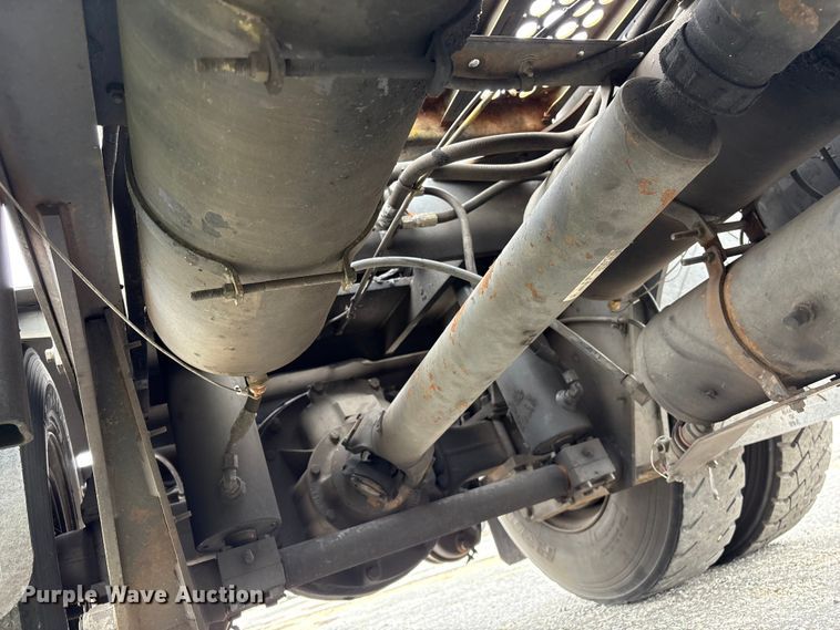 image for item YA2529 2002 Kalmar Ottawa 30 yard truck