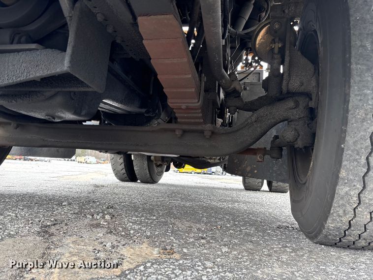 image for item YA2529 2002 Kalmar Ottawa 30 yard truck