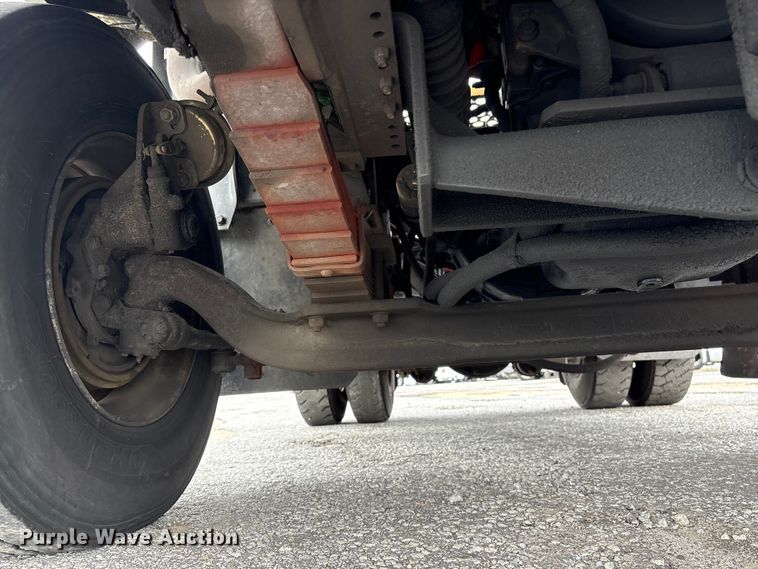 image for item YA2529 2002 Kalmar Ottawa 30 yard truck