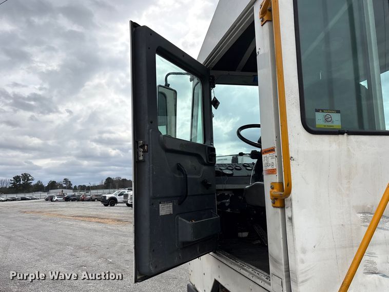 image for item YA2529 2002 Kalmar Ottawa 30 yard truck