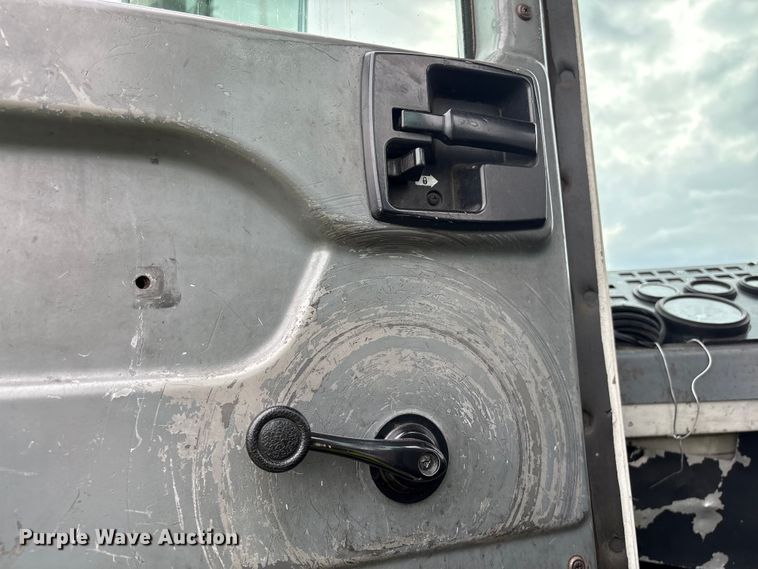 image for item YA2529 2002 Kalmar Ottawa 30 yard truck