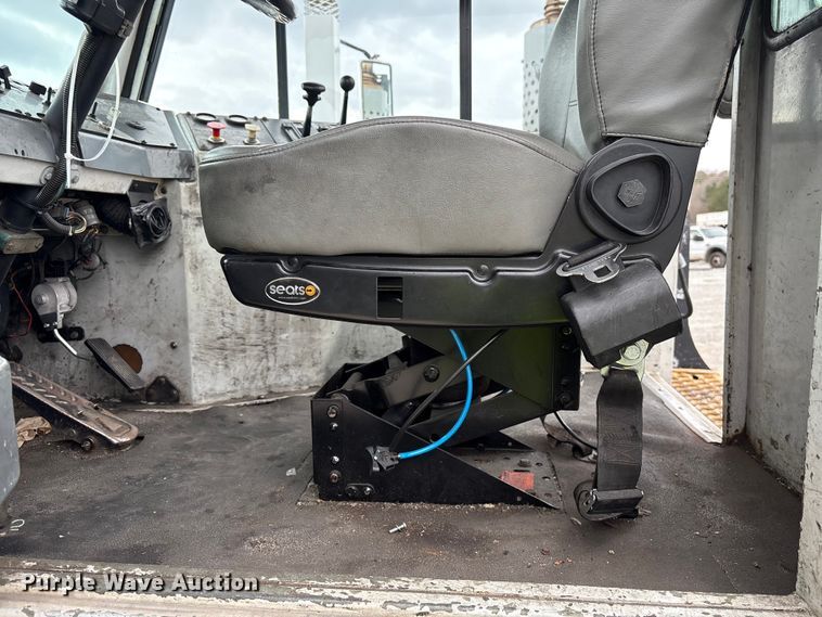 image for item YA2529 2002 Kalmar Ottawa 30 yard truck