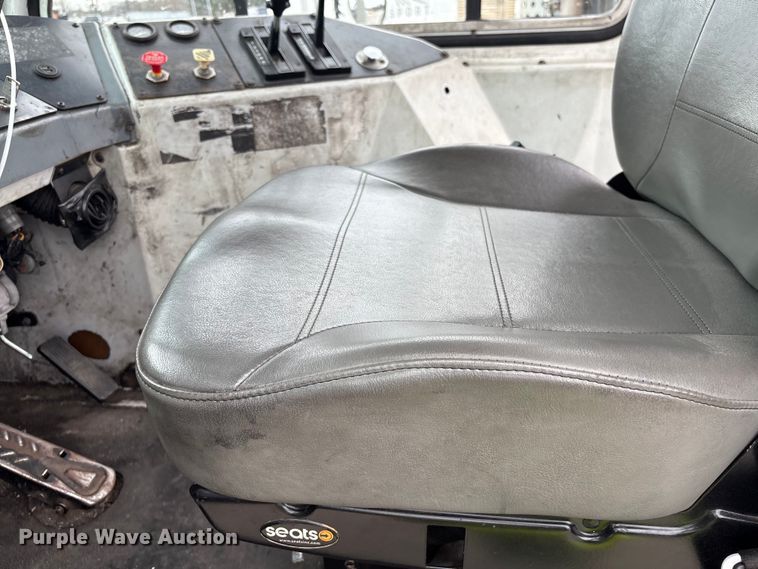 image for item YA2529 2002 Kalmar Ottawa 30 yard truck