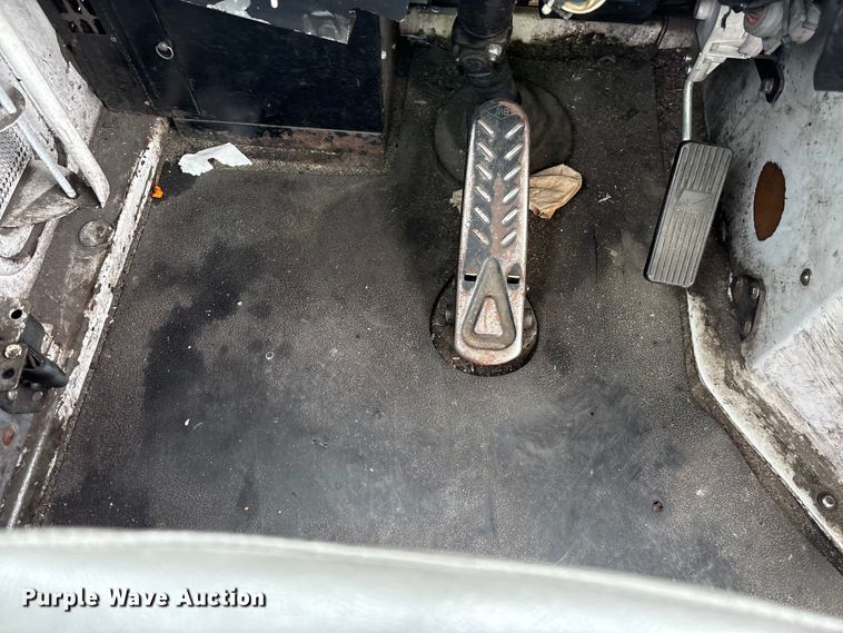 image for item YA2529 2002 Kalmar Ottawa 30 yard truck