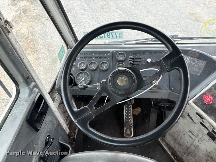 image for item YA2529 2002 Kalmar Ottawa 30 yard truck