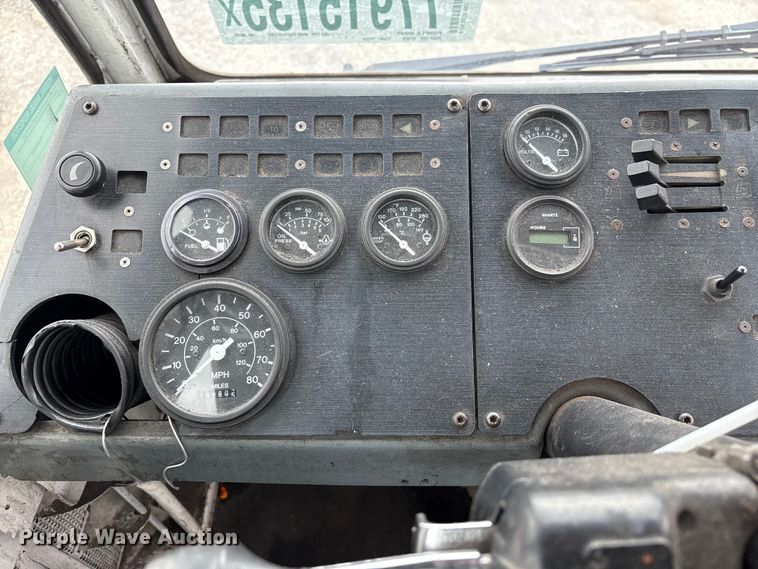 image for item YA2529 2002 Kalmar Ottawa 30 yard truck