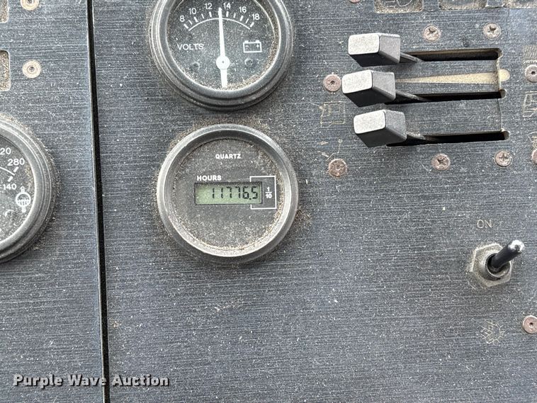 image for item YA2529 2002 Kalmar Ottawa 30 yard truck