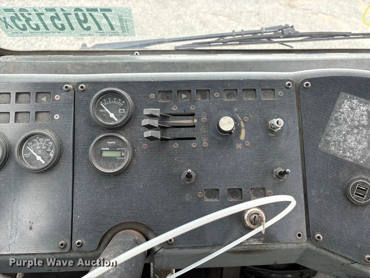 image for item YA2529 2002 Kalmar Ottawa 30 yard truck