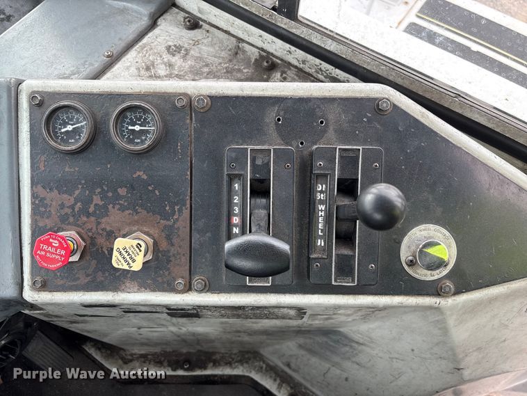 image for item YA2529 2002 Kalmar Ottawa 30 yard truck