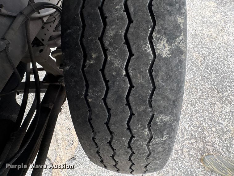 image for item YA2529 2002 Kalmar Ottawa 30 yard truck