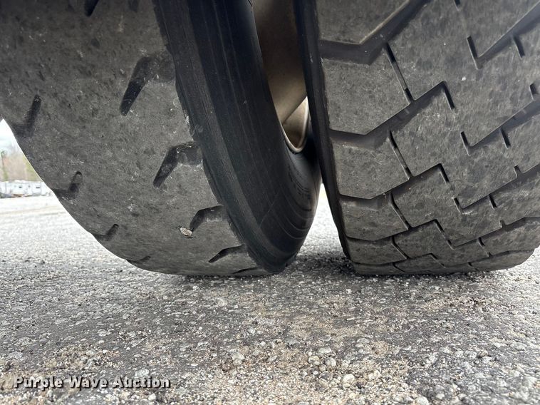 image for item YA2529 2002 Kalmar Ottawa 30 yard truck