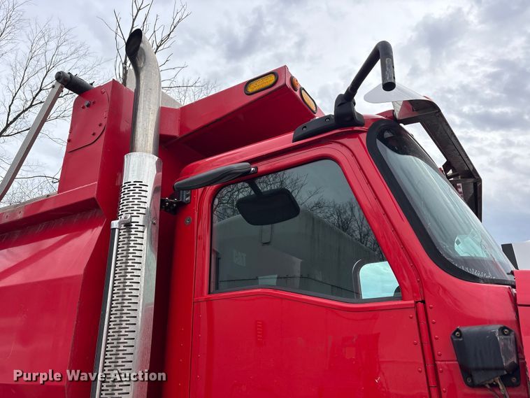 image for item YA2582 2016 Caterpillar CT660 dump truck