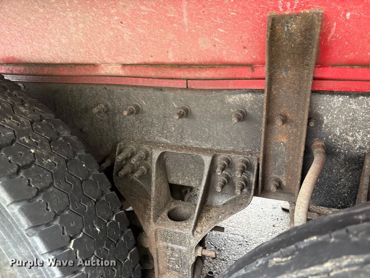 image for item YA2582 2016 Caterpillar CT660 dump truck