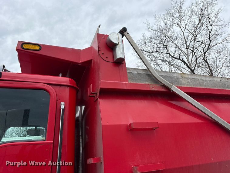 image for item YA2582 2016 Caterpillar CT660 dump truck