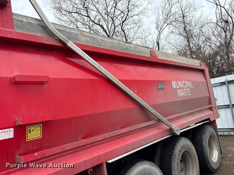 image for item YA2582 2016 Caterpillar CT660 dump truck