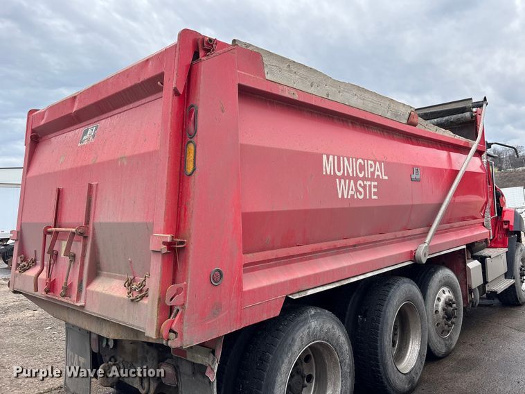 image for item YA2582 2016 Caterpillar CT660 dump truck