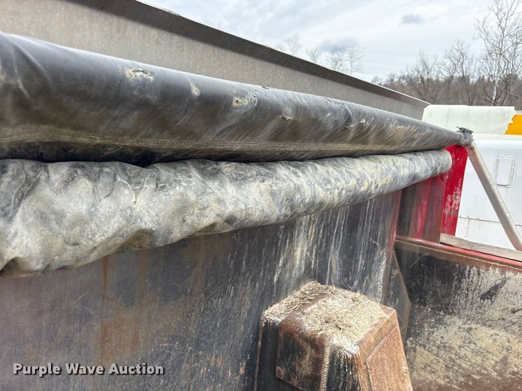 image for item YA2582 2016 Caterpillar CT660 dump truck