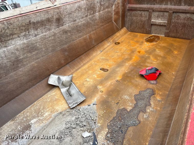 image for item YA2582 2016 Caterpillar CT660 dump truck