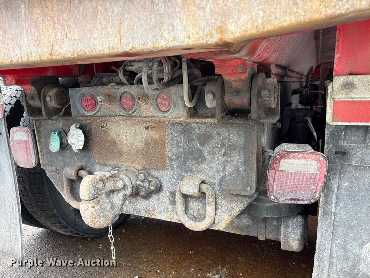 image for item YA2582 2016 Caterpillar CT660 dump truck