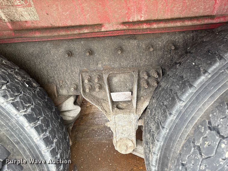 image for item YA2582 2016 Caterpillar CT660 dump truck