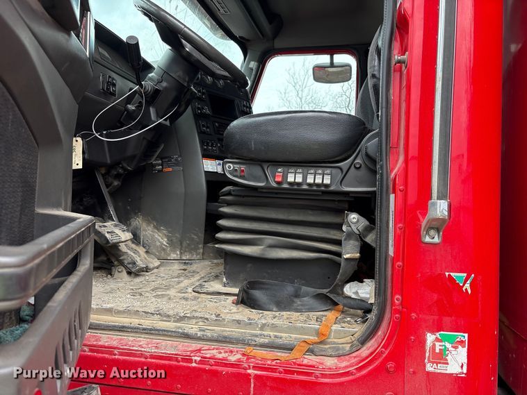 image for item YA2582 2016 Caterpillar CT660 dump truck