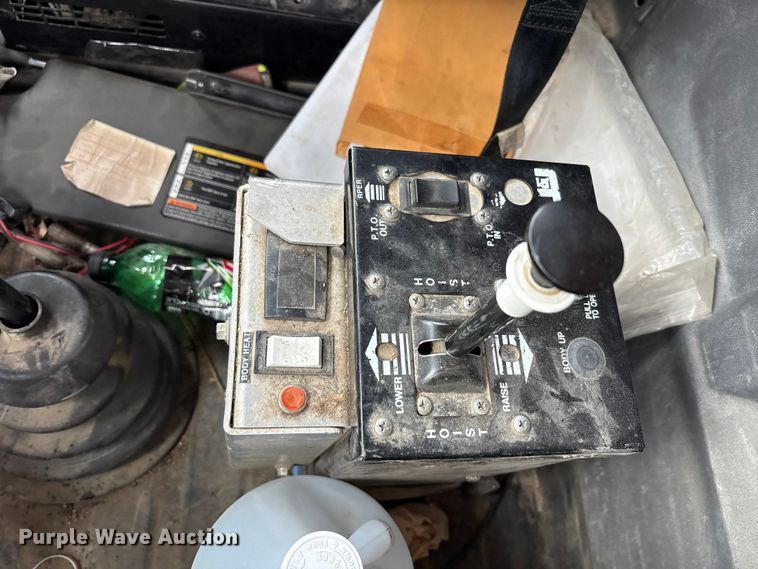 image for item YA2582 2016 Caterpillar CT660 dump truck