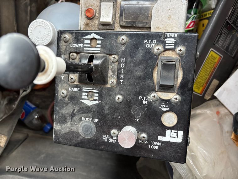 image for item YA2582 2016 Caterpillar CT660 dump truck