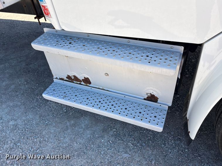 image for item YA2589 2019 Freightliner Business Class M2 box truck