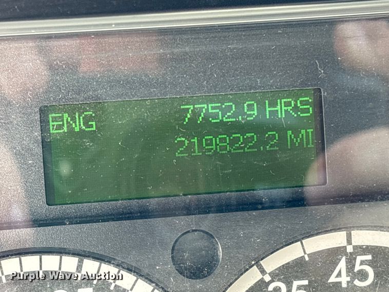 image for item YA2589 2019 Freightliner Business Class M2 box truck