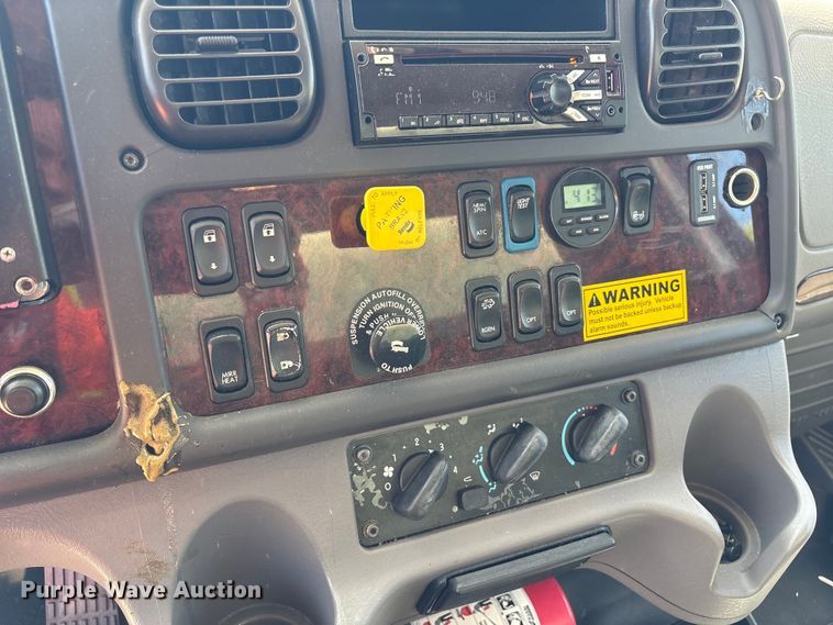 image for item YA2589 2019 Freightliner Business Class M2 box truck