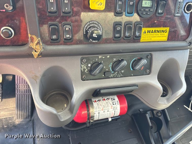 image for item YA2589 2019 Freightliner Business Class M2 box truck