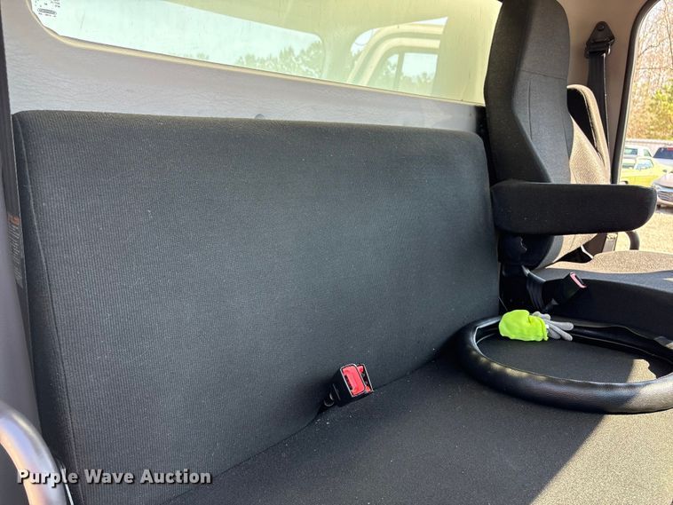 image for item YA2589 2019 Freightliner Business Class M2 box truck