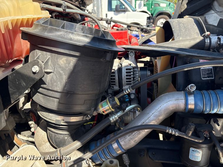 image for item YA2589 2019 Freightliner Business Class M2 box truck