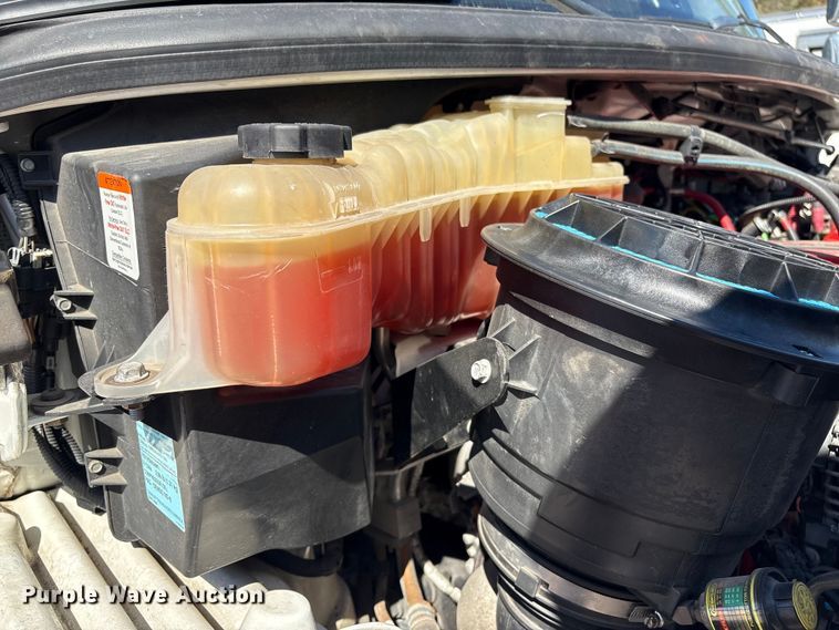 image for item YA2589 2019 Freightliner Business Class M2 box truck