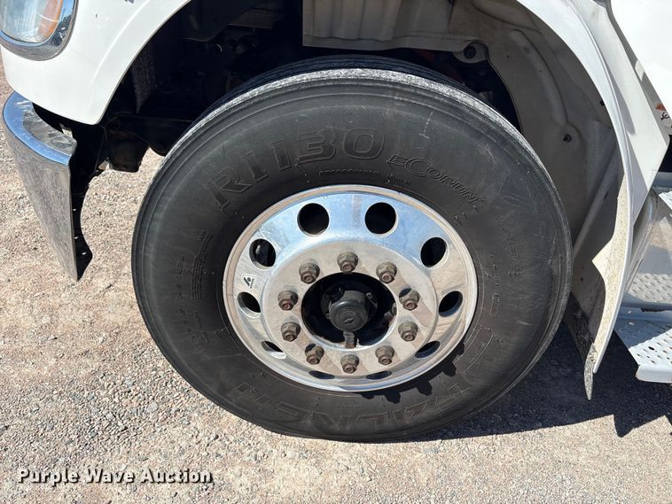 image for item YA2589 2019 Freightliner Business Class M2 box truck