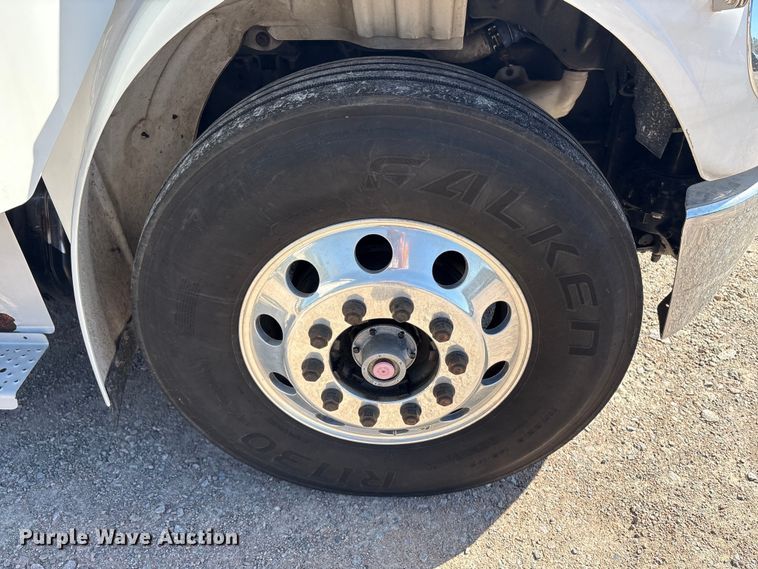 image for item YA2589 2019 Freightliner Business Class M2 box truck