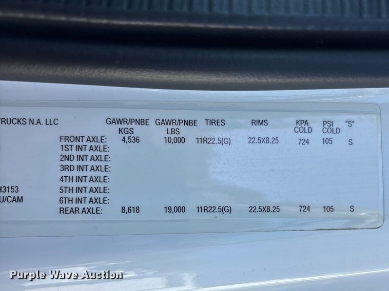 image for item YA2589 2019 Freightliner Business Class M2 box truck